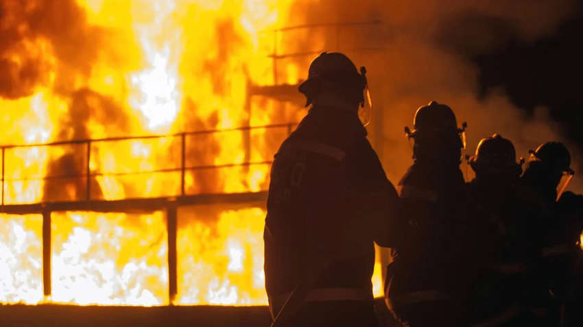 Прилет и масштабный пожар в Харькове: детали Прилет и масштабный пожар в Харькове: детали