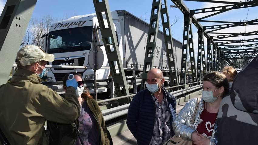 Україна відкриває міжнародні кордони, але не з усіма країнами