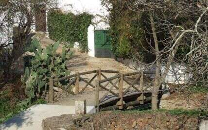 Самый маленький в мире международный мост: где он построен