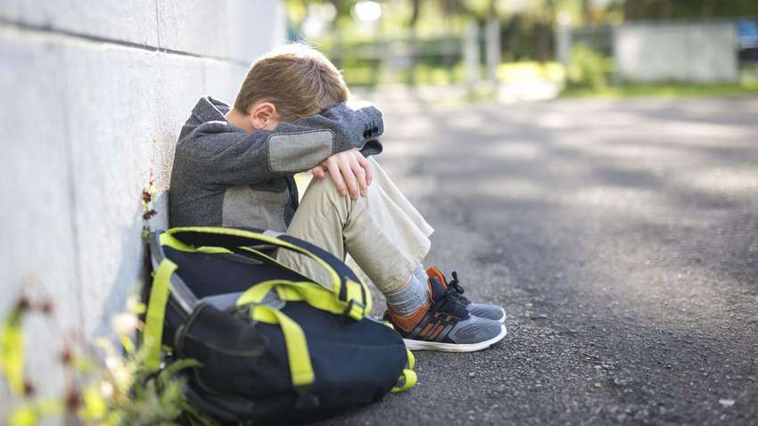 "Назвал ребенка жалким": в США мужчина ударил учителя своего сына 