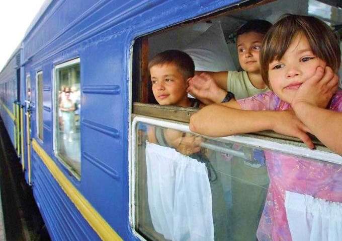 С 2020 года украинские школьники будут бесплатно путешествовать 