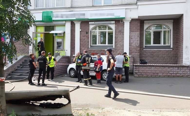 Не успела сбежать: Крищенко рассказал, как киевская полиция задержала грабительницу банка  Не успела сбежать: Крищенко рассказал, как киевская полиция задержала грабительницу банка