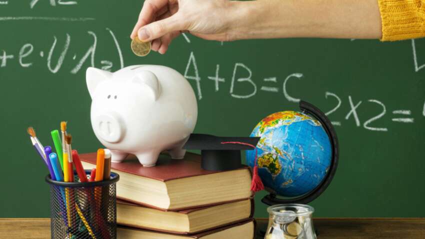 Об этом сообщил глава образовательного комитета Сергей Бабак по результатам мониторинга оплаты труда школьных учителей.