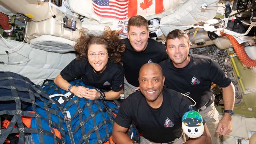 Зарплати астронавтів NASA здивували: скільки платять за політ до Місяця