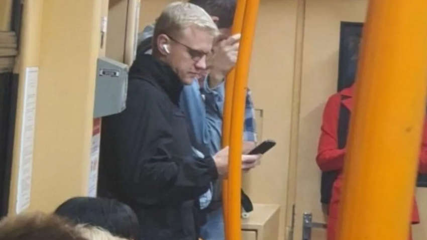 Антикорупціонер Шабунін після скандалу з привласненням джипу ЗСУ пересів на метро: ЗМІ Антикорупціонер Шабунін після скандалу з привласненням джипу ЗСУ пересів на метро: ЗМІ