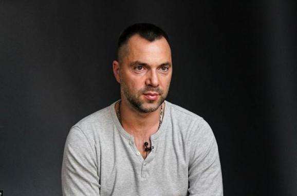 Олексій Арестович звільнився з посади спікера української делегації у ТКГ