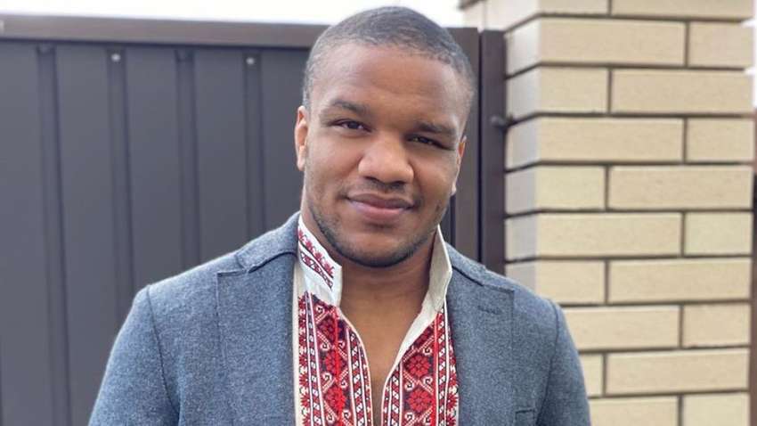 Надзвичайний дар: нардеп від Слуги народу вміє визначати тих, хто перехворів на коронавірус, по запаху пахв Надзвичайний дар: нардеп від Слуги народу вміє визначати тих, хто перехворів на коронавірус, по запаху пахв