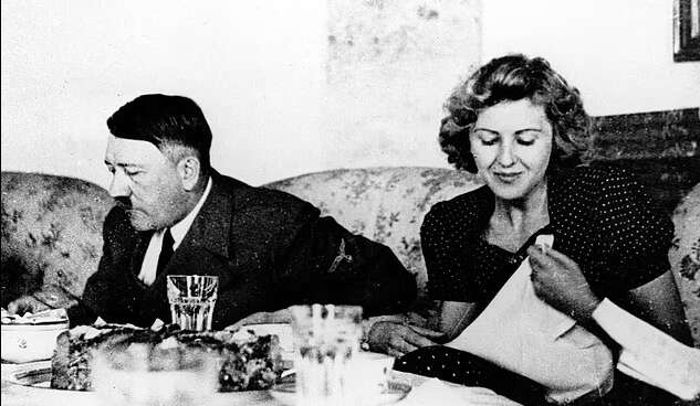 Розкрито найбільший страх Гітлера: очевидці розповіли, до чого він змушував групу жінок Розкрито найбільший страх Гітлера: очевидці розповіли, до чого він змушував групу жінок