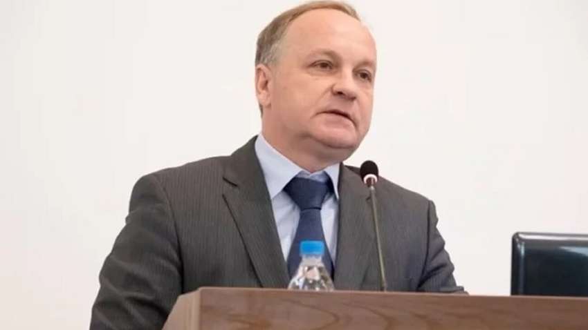 Бывший мэр Владивостока, который должен был отсидеть 12 лет за взятки, пошел воевать против Украины