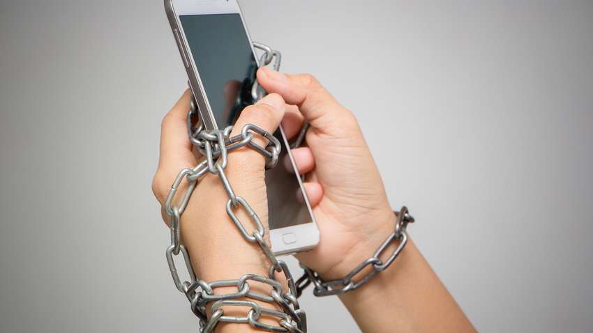 Вчені розповіли, чому насправді ми залежимо від смартфонів