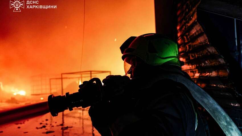 Ад под Харьковом: из-за ударов произошел страшный пожар Ад под Харьковом: из-за ударов произошел страшный пожар