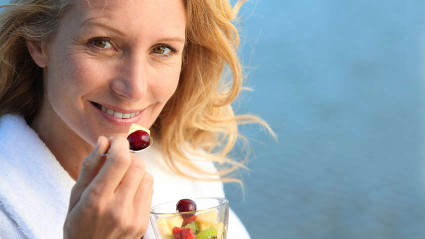 Названо 7 витаминов, которые облегчают симптомы менопаузы