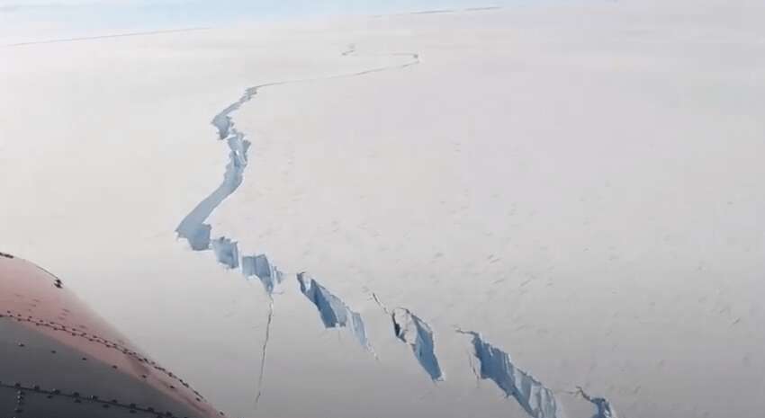 Величезний айсберг відколовся від Антарктиди: вчені були шоковані тим, що вони виявили під ним Величезний айсберг відколовся від Антарктиди: вчені були шоковані тим, що вони виявили під ним