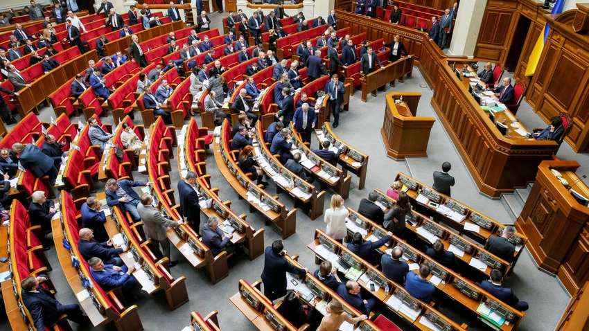 Слуга народа Леонов уверенно побеждает Кивалова в 135 округе