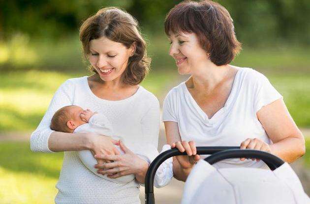 Що категорично не можна робити з немовлятами, хоча це робили наші бабусі та батьки Що категорично не можна робити з немовлятами, хоча це робили наші бабусі та батьки