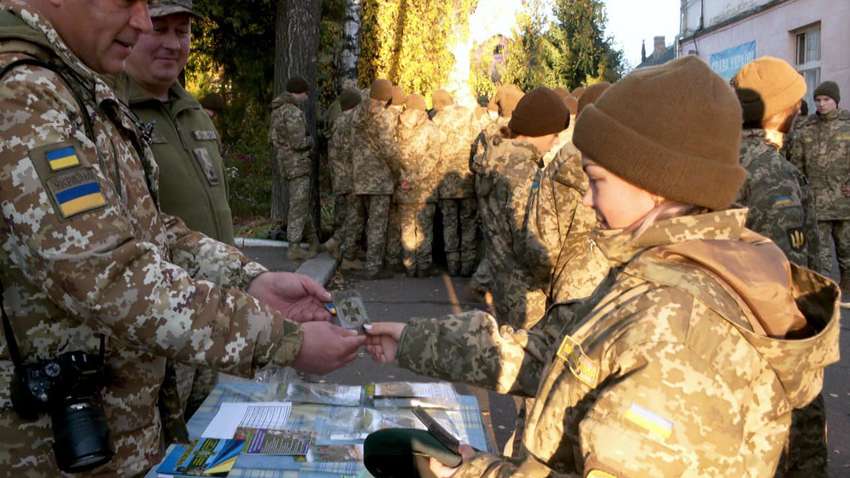 "Заради тата": 15-річна дочка загиблого героя збирається на фронт "Заради тата": 15-річна дочка загиблого героя збирається на фронт