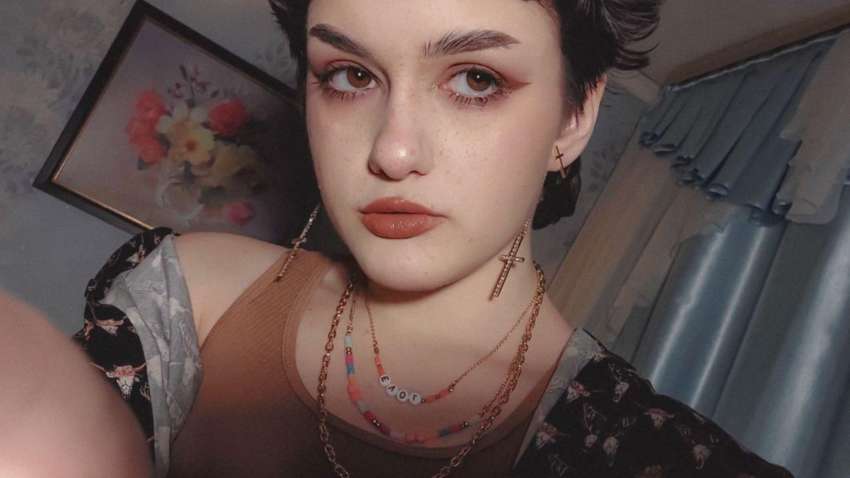 Дівчина задонатила на ЗСУ 30 доларів: її засудили на 9 років колонії