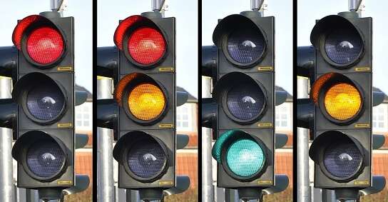 Зелений колір світлофора зникне: які зміни чекають українських водіїв з 1 травня
