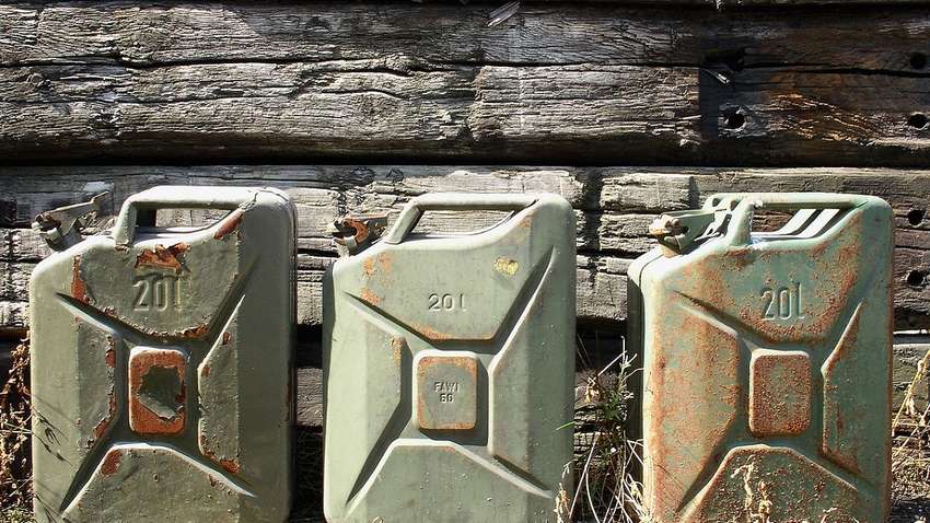 Завищені ціни на бензин та дизпаливо: скільки переплатила поліція охорони у Харківській області