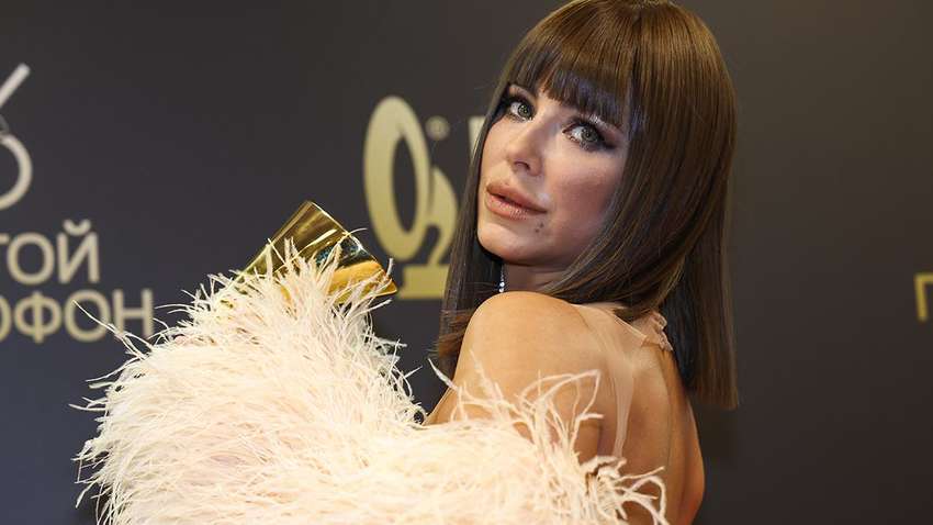 Отменяют концерты и обвиняют: скандальная Лорак уехала из России