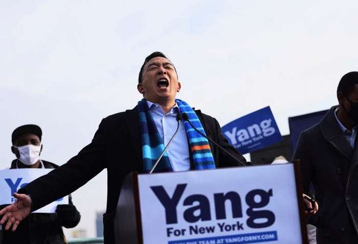 Кандидат в мэры Нью-Йорка обвинил душевнобольных людей в проблемах города