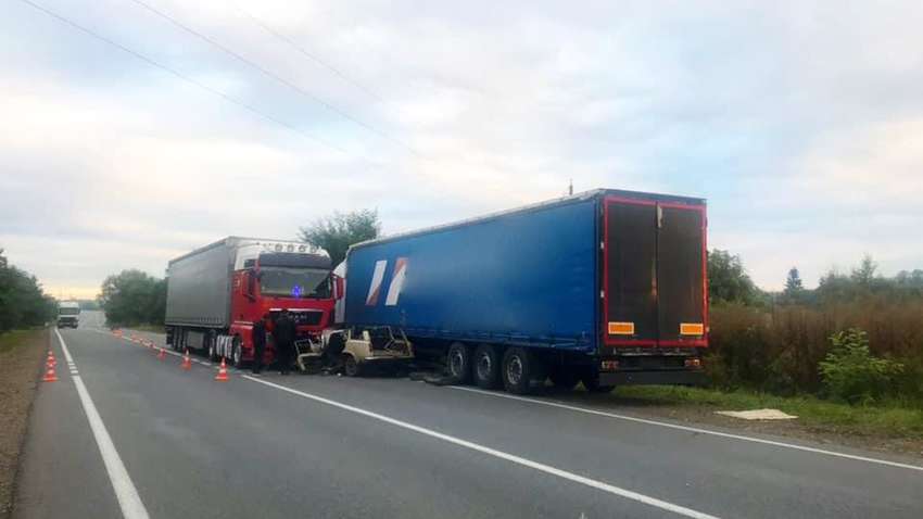 Жуткое ДТП в Коломые: 4 человека погибли Жуткое ДТП в Коломые: 4 человека погибли