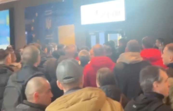 Стало відомо, чи обмеження доступу до консульських послуг змусить чоловіків повернутися в Україну 