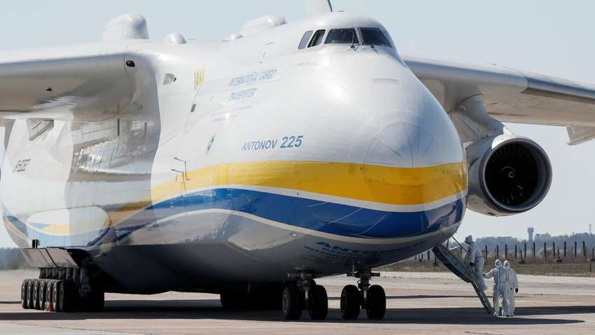 ФОТОФАКТ: украинский гигант "Мрия" "съел" самолет компании DHL