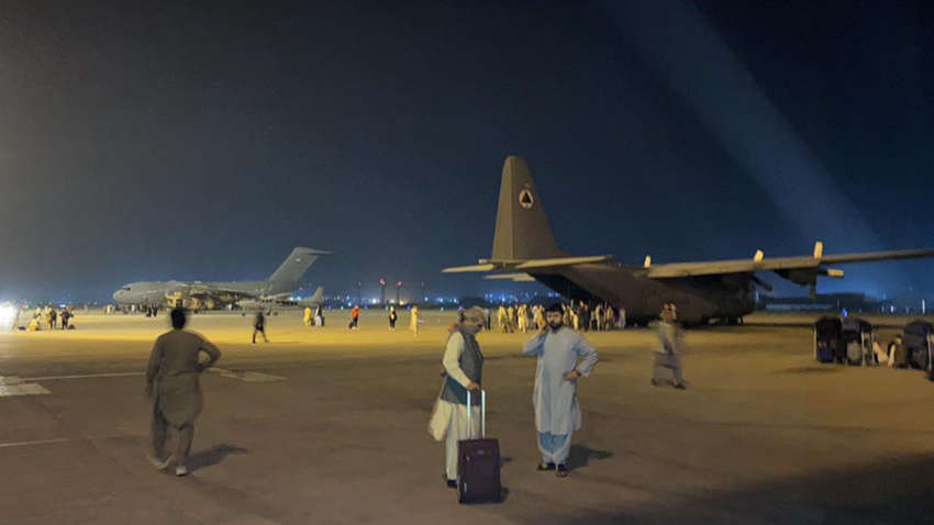   Спецназовцы показали, как вывозили из Кабула более 700 человек ВИДЕО)