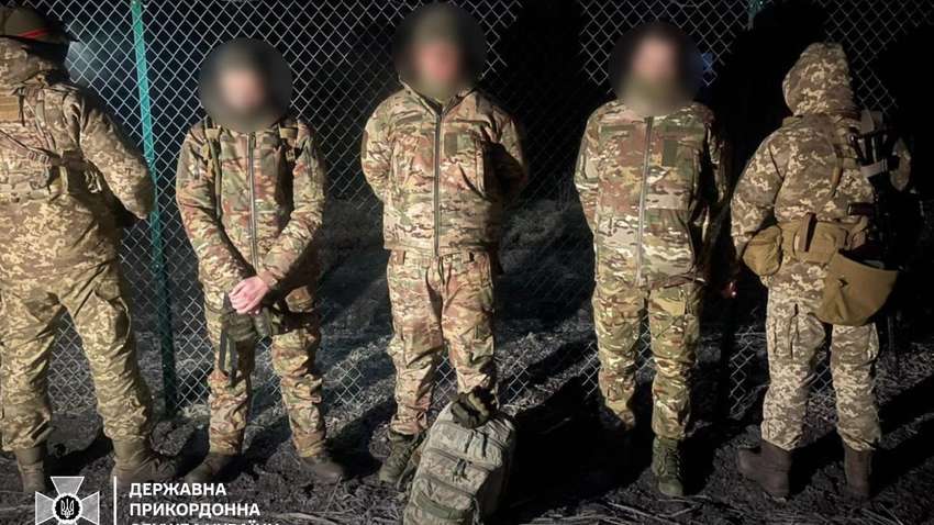 Чоловіки у військовій формі хотіли втекти до Молдови