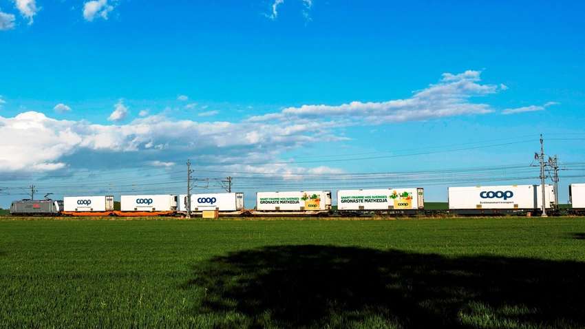 В Швеции запустили супердлинный контейнерный поезд