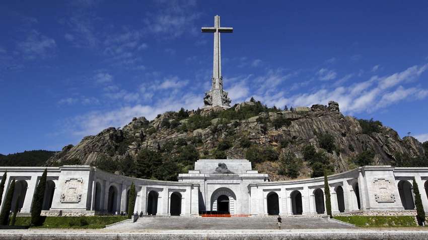 Верховный суд Испании решит, что делать с останками Франко