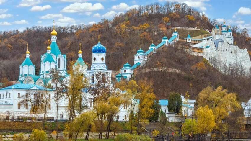 Вражеские С-300 забросали жилые кварталы Святогорска: много раненых Вражеские С-300 забросали жилые кварталы Святогорска: много раненых