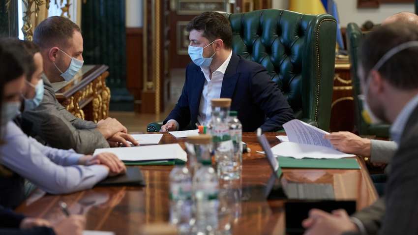 В ОП з'ясували, чому медикам не виплатили надбавки вчасно