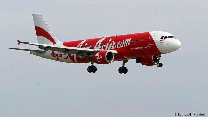 В Казахстане рухнул пассажирский самолет на частный сектор