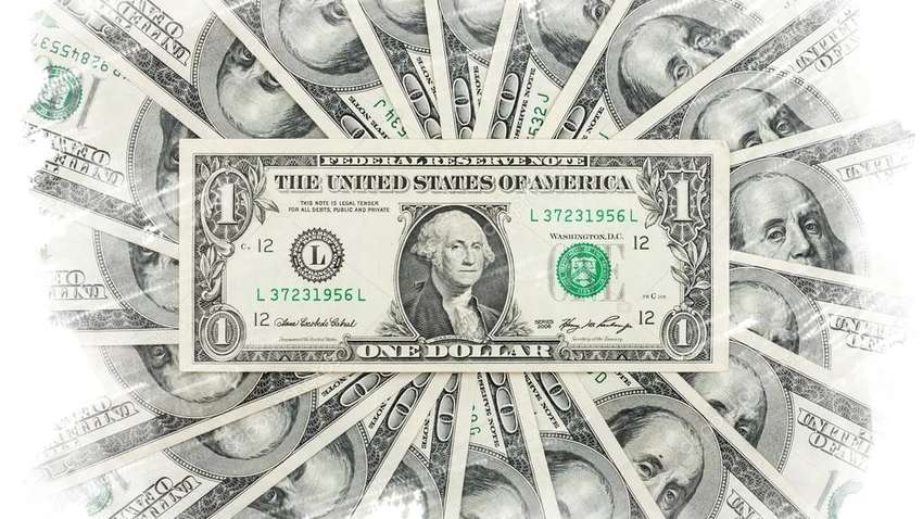 НБУ установил курс валют на 10 августа: гривня укрепляет позиции