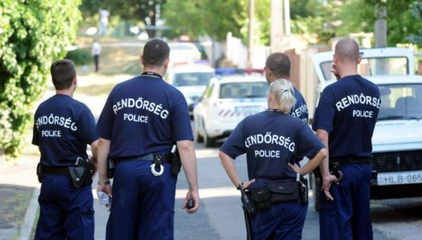 В Венгрии обстреляли грузовик с мигрантами В Венгрии обстреляли грузовик с мигрантами