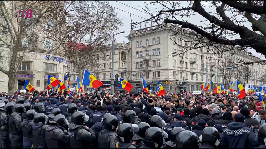 У Молдові проросійська партія вийшла на великий мітинг: сталась сутичка з поліцією (ВІДЕО)