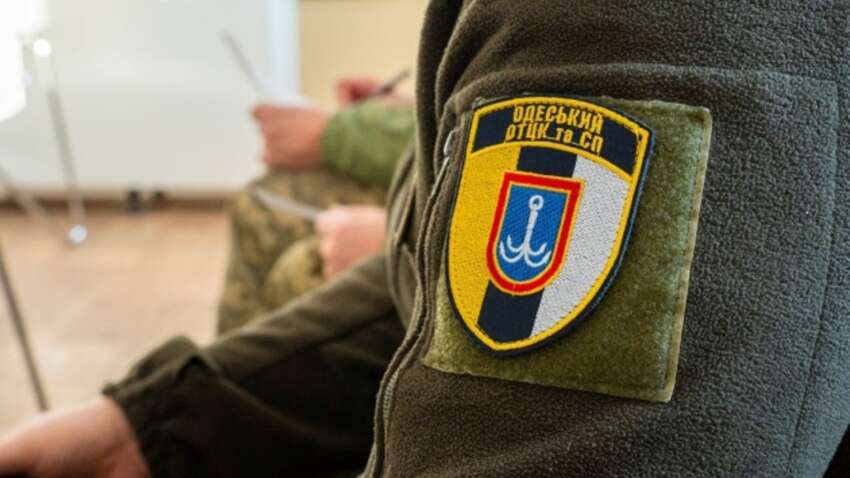 Мужчина вскрыл себе вены в ТЦК: жуткие подробности 