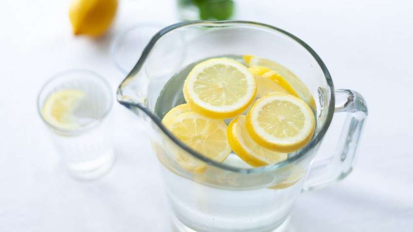 Диетологи рассказали, помогает ли похудеть вода с лимоном