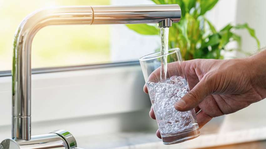 Які небезпечні захворювання передаються через воду