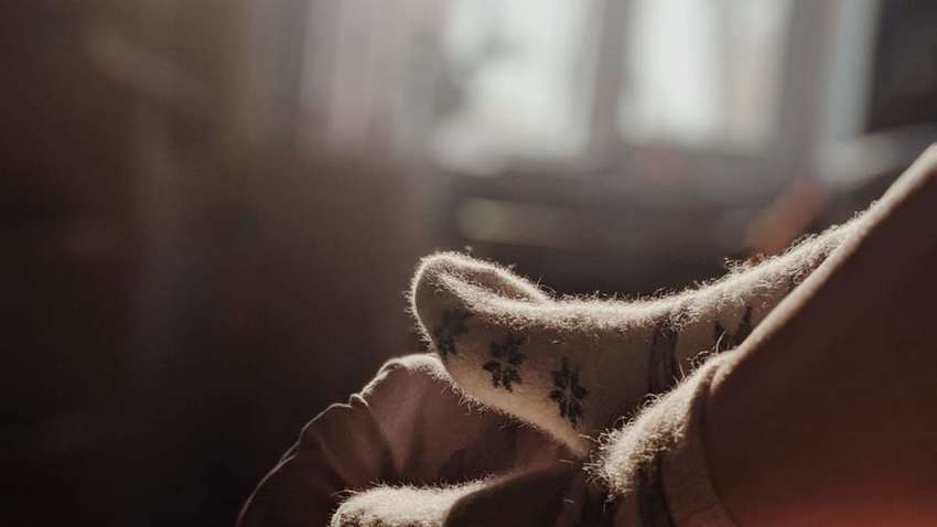 Чому постійно мерзнуть ноги: навіть влітку