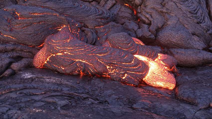 Руйнівне виверження вулкана на Канарах зняли з близької відстані (ВІДЕО)
