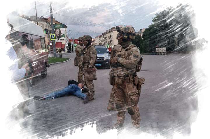 Захват автобуса в Луцке: в МВД объяснили, почему спецназ прибыл уже после задержания преступника Захват автобуса в Луцке: в МВД объяснили, почему спецназ прибыл уже после задержания преступника