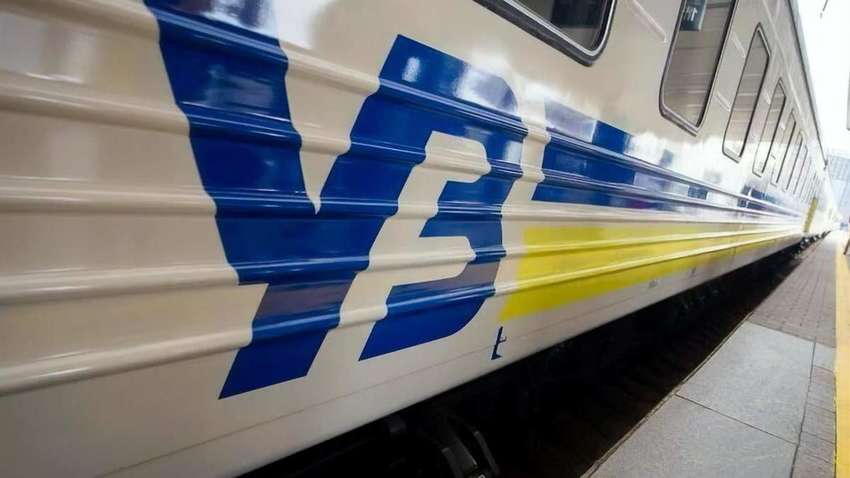 Полки держатся на "честном слове": сеть смеется над сервисом в поезде "Одесса-Черновцы" (ВИДЕО)