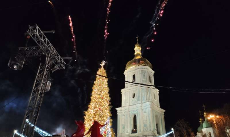 Фейерверк и Щелкунчик: фото и видео церемонии открытия главной елки Украины