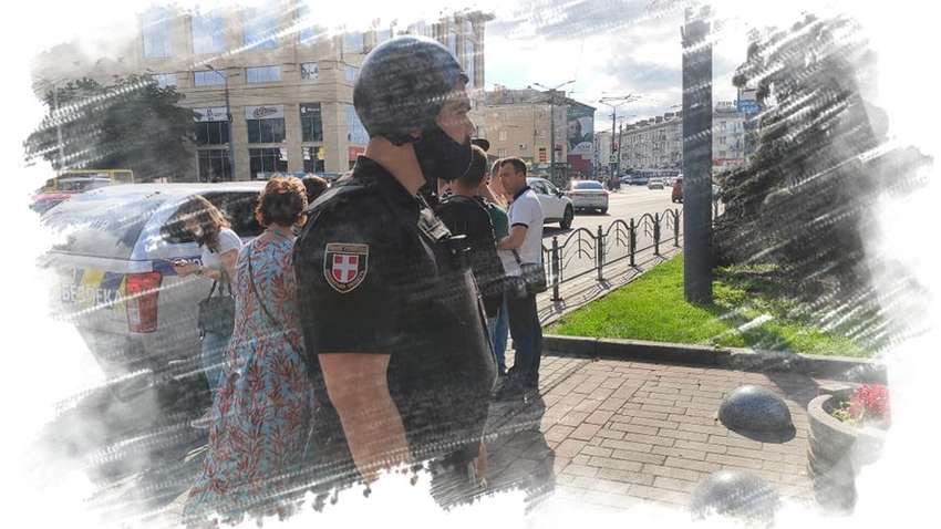 Появилось видеообращение луцкого террориста, который приковал 20 человек наручниками и заминировал автобус