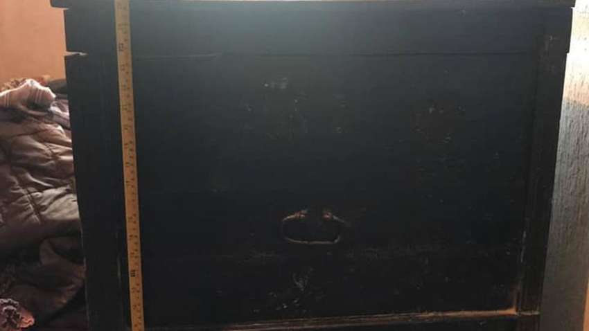 В Донецкой области малолетних брата и сестру нашли мертвыми в сундуке (ФОТО) В Донецкой области малолетних брата и сестру нашли мертвыми в сундуке (ФОТО)