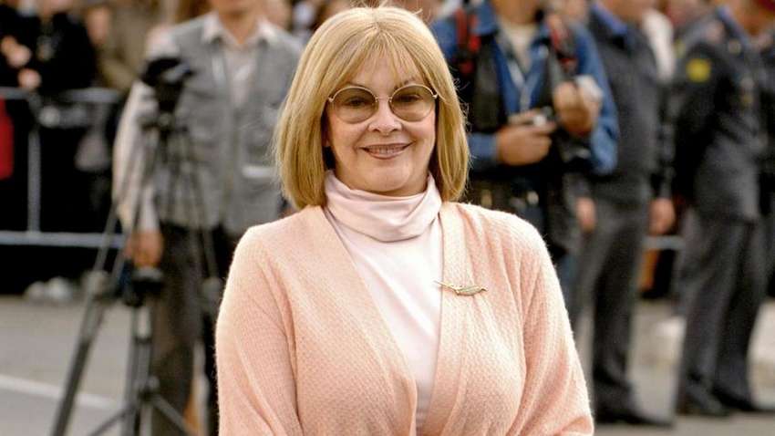 Звезда «Иронии судьбы» опровергла информацию об онкологии