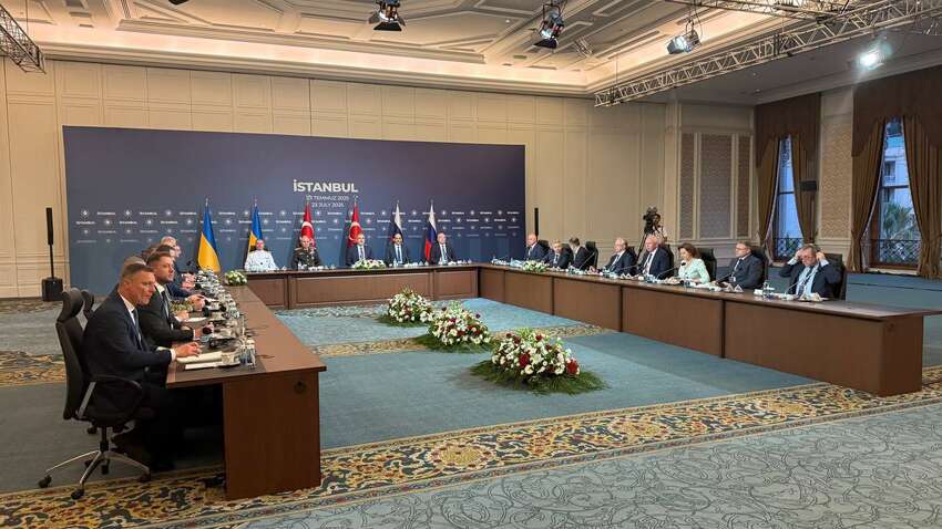 Переговоры между Украиной и РФ в Стамбуле начались по скандалу: что известно Переговоры между Украиной и РФ в Стамбуле начались по скандалу: что известно